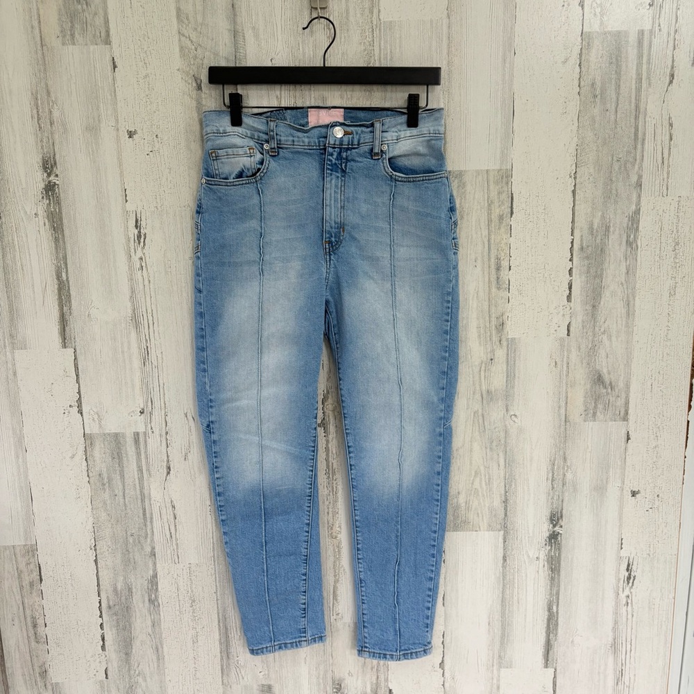 Revice Women’s Size 30X26X10.5” High Waist Rear Star Pattern Denim Jeans